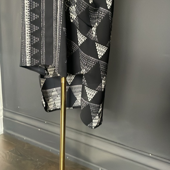 BCBG tunic high low flowy fabric - Picture 4 of 5